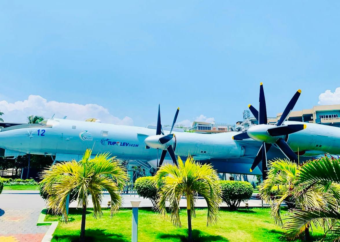 photo_6206072742105256358_y